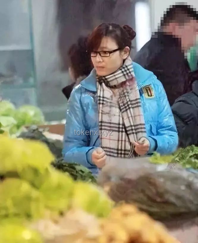 **朴槿惠带女保镖逛菜市场：政治形象、安保策略与公众互动的深度剖析**